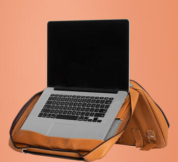 15.6 Zoll R-Go Viva Laptoptasche, braun, aus Vollnarbiges Gold-zertifiziertes Leder