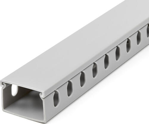 StarTech.com 2m Verdrahtungskanal 38x25mm - Kabelkanal mit 8mm Schlitze - PVC-Netzwerkkabelabdeckung - bis zu 20 Kabel - UL geprüft